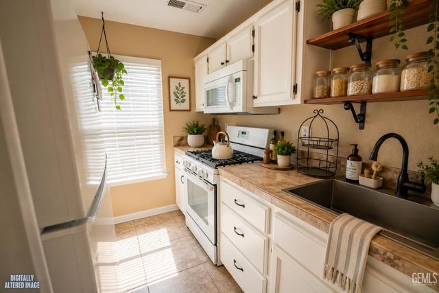 410 Lake Valley Dr, Bakersfield, CA 93307