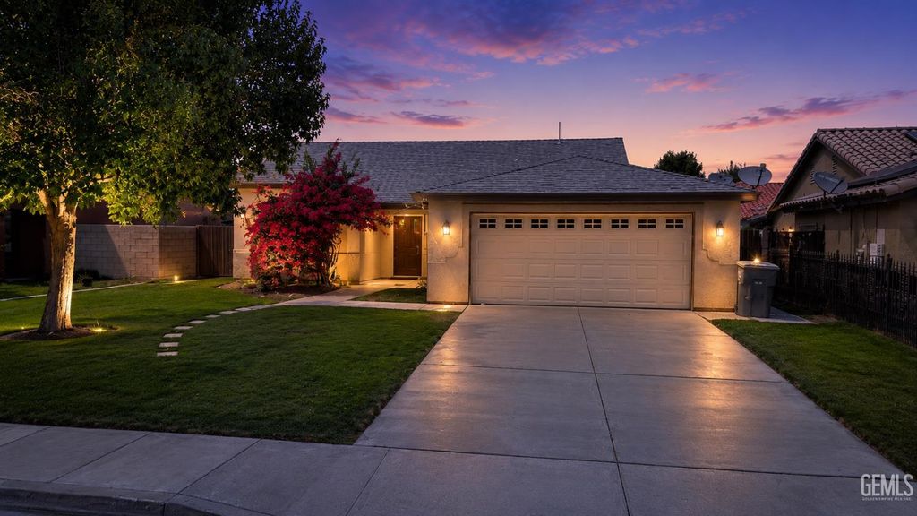 410 Lake Valley Dr, Bakersfield, CA 93307