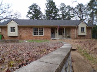 1006 E Lake Dr., Gladewater, TX 75647