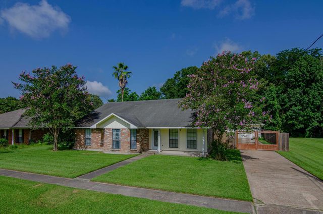 6647 Maple St, Zachary, LA 70791