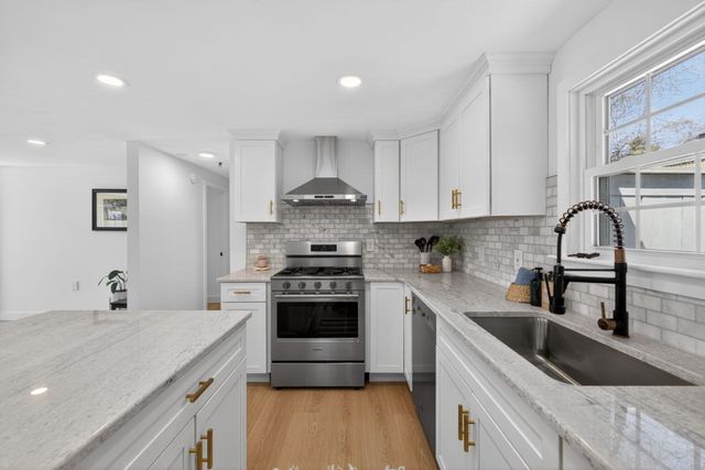 12 Spoonbill Rd, Dennis, MA 02670