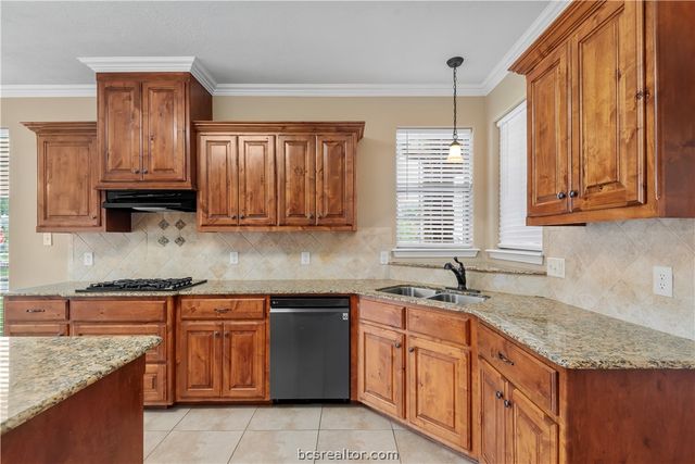 1904 Debbie Drive, Bryan, TX 77802