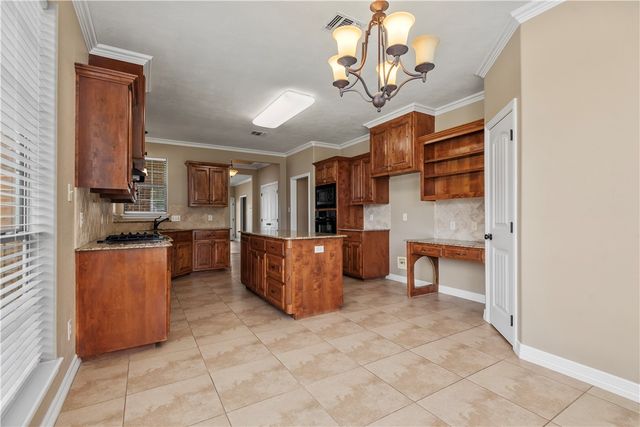 1904 Debbie Drive, Bryan, TX 77802
