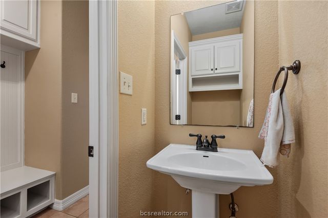 1904 Debbie Drive, Bryan, TX 77802