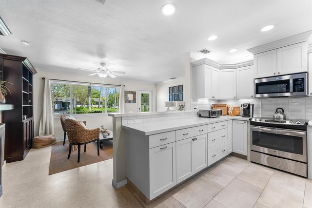 124 Bonnie Briar Lane, Delray Beach, FL 33444