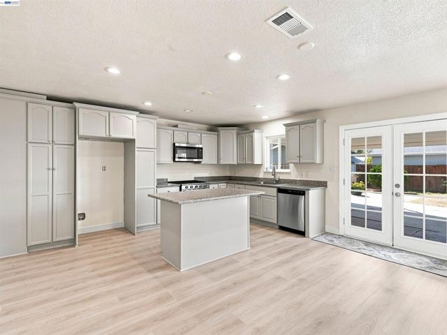 112 Jimno Ave, Pittsburg, CA 94565