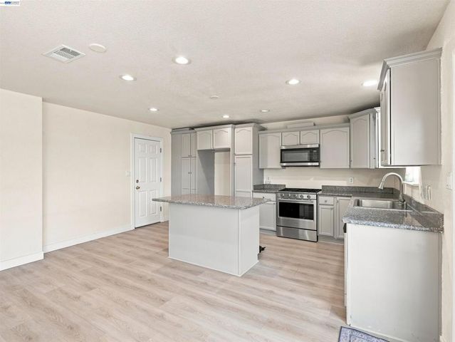 112 Jimno Ave, Pittsburg, CA 94565
