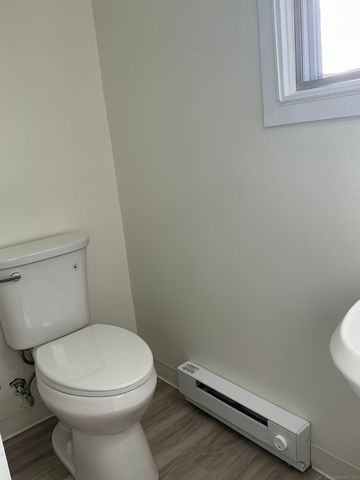 35 West Street, Cromwell, CT 06416