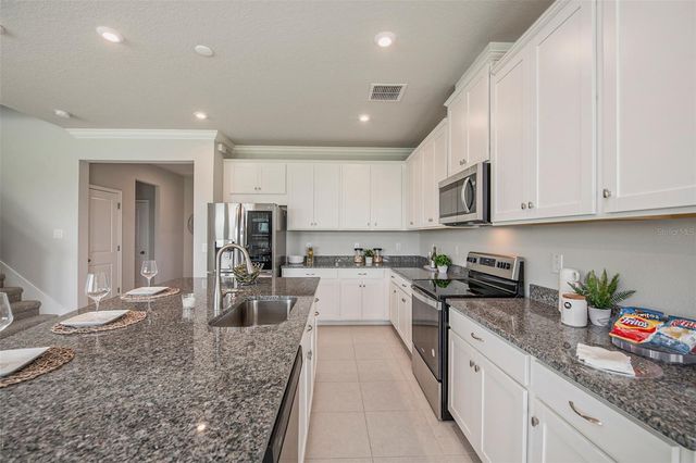 2326 VILLAGE AMBLE LOOP, Lutz, FL 33558