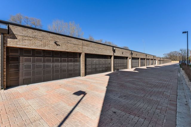 820 E Irving Park Road 1E, Roselle, IL 60172