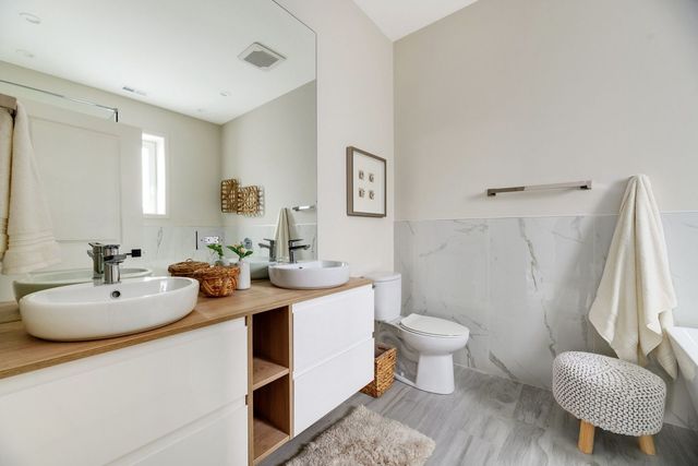 820 E Irving Park Road 1E, Roselle, IL 60172