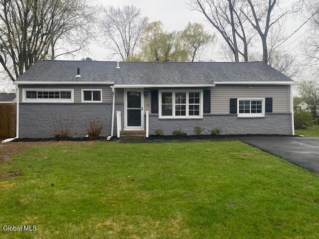 13 Winslow Drive, Colonie, NY 12309