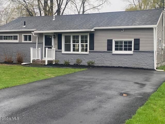 13 Winslow Drive, Colonie, NY 12309