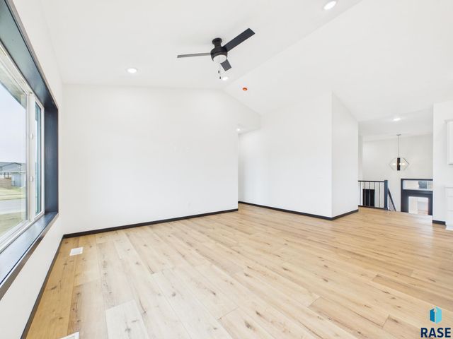 6808 E Dugout Ln Lane, Sioux Falls, SD 57110