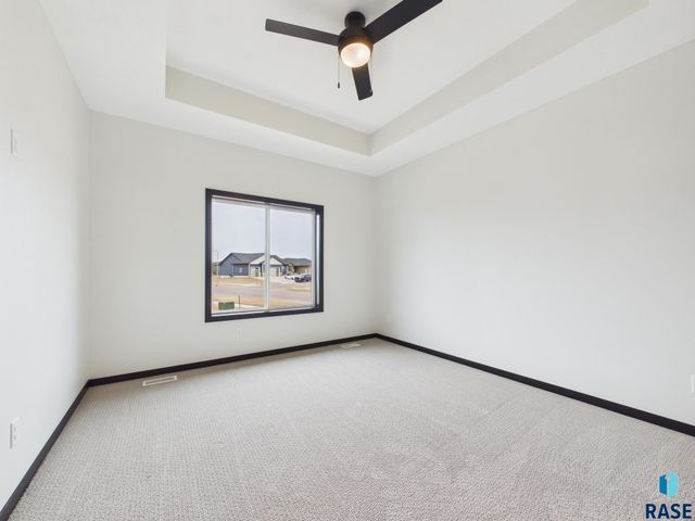 6808 E Dugout Ln Lane, Sioux Falls, SD 57110