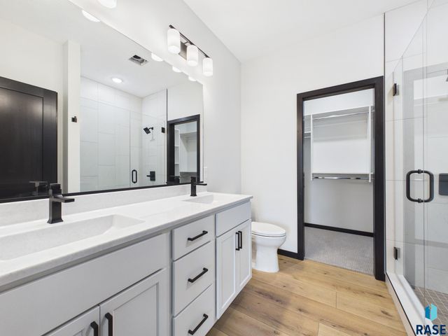 6808 E Dugout Ln Lane, Sioux Falls, SD 57110