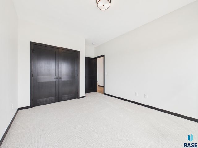 6808 E Dugout Ln Lane, Sioux Falls, SD 57110