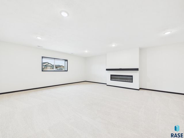 6808 E Dugout Ln Lane, Sioux Falls, SD 57110