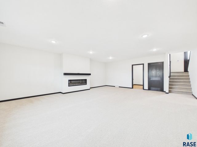 6808 E Dugout Ln Lane, Sioux Falls, SD 57110