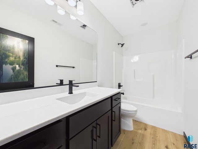 6808 E Dugout Ln Lane, Sioux Falls, SD 57110