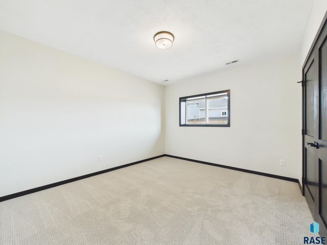 6808 E Dugout Ln Lane, Sioux Falls, SD 57110