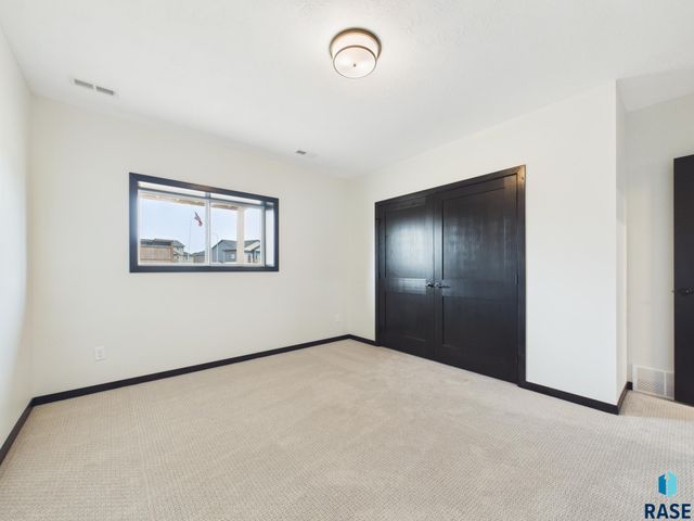 6808 E Dugout Ln Lane, Sioux Falls, SD 57110