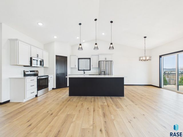 6808 E Dugout Ln Lane, Sioux Falls, SD 57110