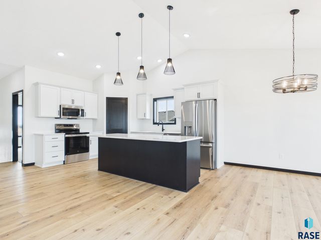 6808 E Dugout Ln Lane, Sioux Falls, SD 57110