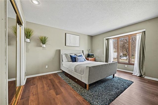 10230 Knox Drive, Overland Park, KS 66212