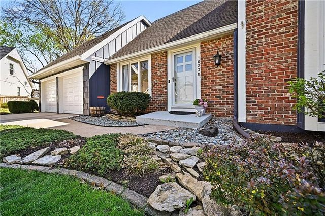 10230 Knox Drive, Overland Park, KS 66212