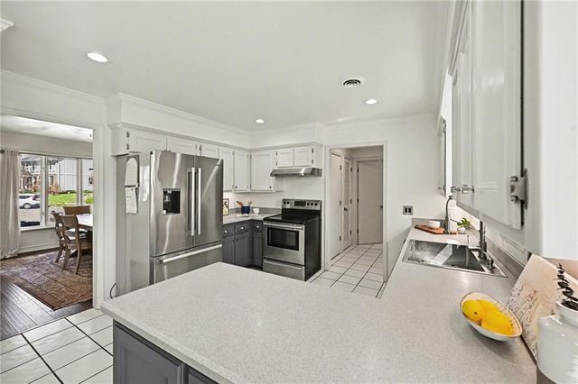 10230 Knox Drive, Overland Park, KS 66212