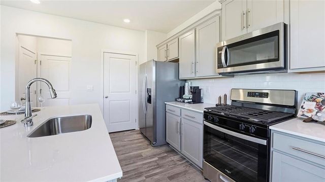 19606 W 200th Terrace, Spring Hill, KS 66083