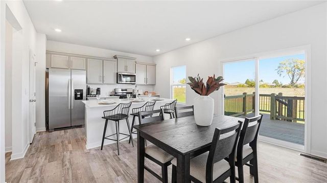 19606 W 200th Terrace, Spring Hill, KS 66083