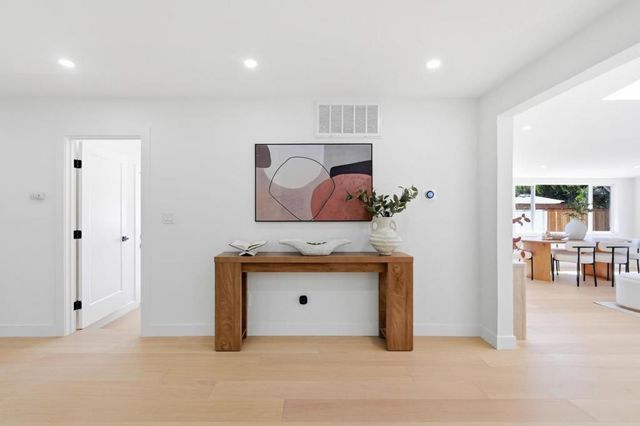 813 San Petronio Avenue, Sunnyvale, CA 94085