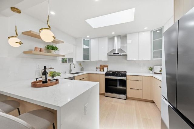813 San Petronio Avenue, Sunnyvale, CA 94085
