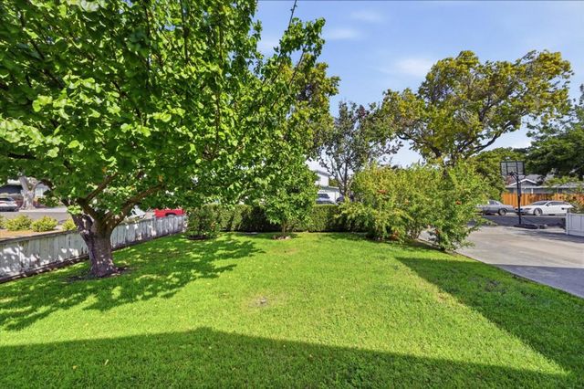813 San Petronio Avenue, Sunnyvale, CA 94085