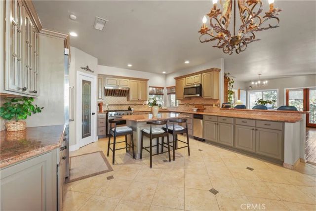 539 W Gladstone, San Dimas, CA 91773