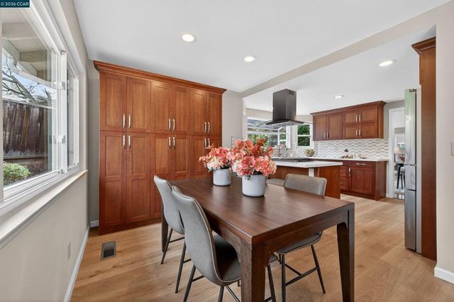 726 726 Buckingham Ct, Walnut Creek, CA 94598