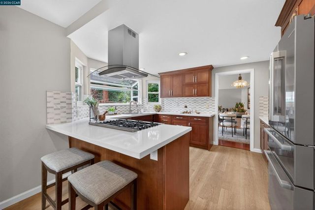 726 726 Buckingham Ct, Walnut Creek, CA 94598