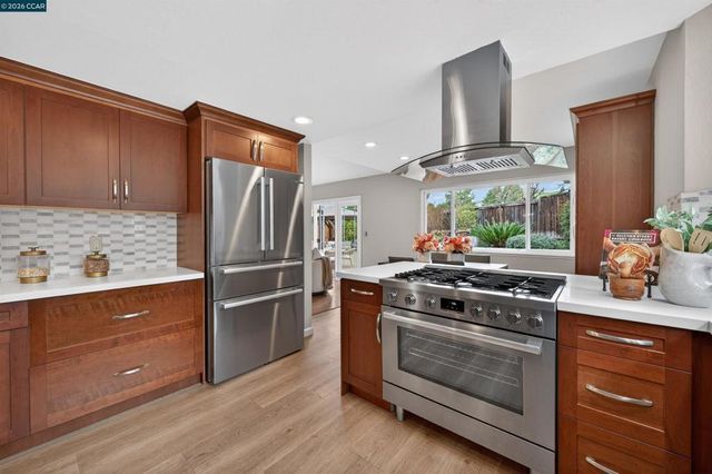 726 726 Buckingham Ct, Walnut Creek, CA 94598