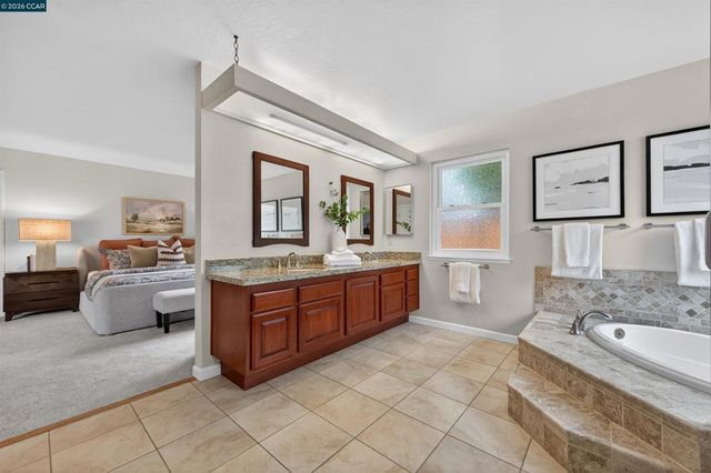 726 726 Buckingham Ct, Walnut Creek, CA 94598