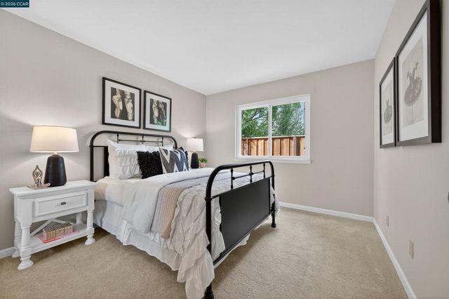 726 726 Buckingham Ct, Walnut Creek, CA 94598