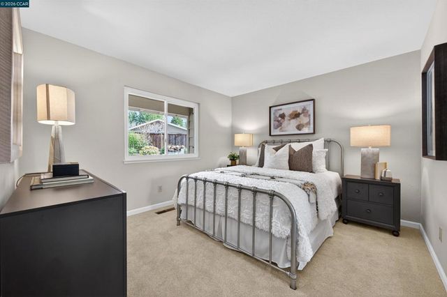 726 726 Buckingham Ct, Walnut Creek, CA 94598