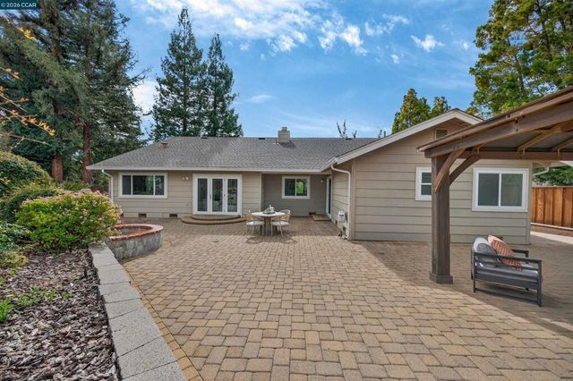 726 726 Buckingham Ct, Walnut Creek, CA 94598