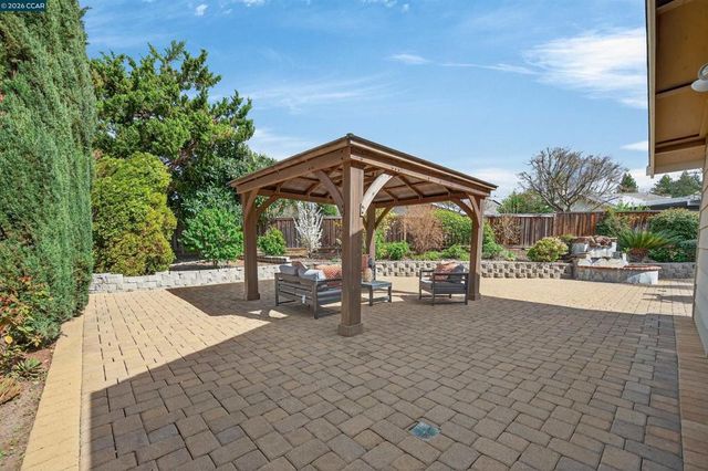 726 726 Buckingham Ct, Walnut Creek, CA 94598