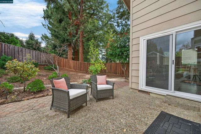 726 726 Buckingham Ct, Walnut Creek, CA 94598