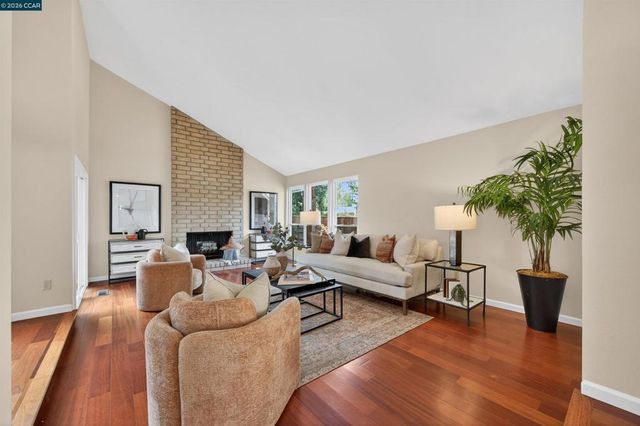 726 726 Buckingham Ct, Walnut Creek, CA 94598