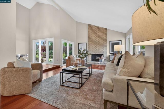 726 726 Buckingham Ct, Walnut Creek, CA 94598