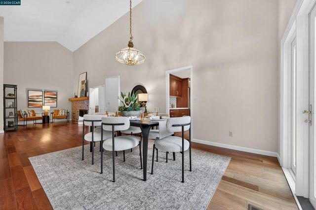 726 726 Buckingham Ct, Walnut Creek, CA 94598