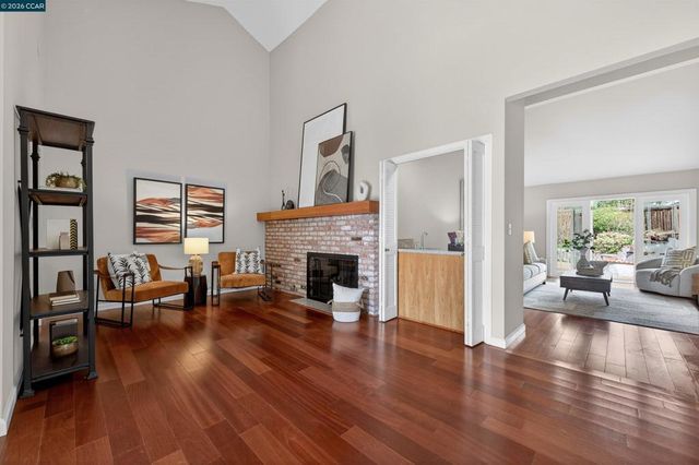 726 726 Buckingham Ct, Walnut Creek, CA 94598